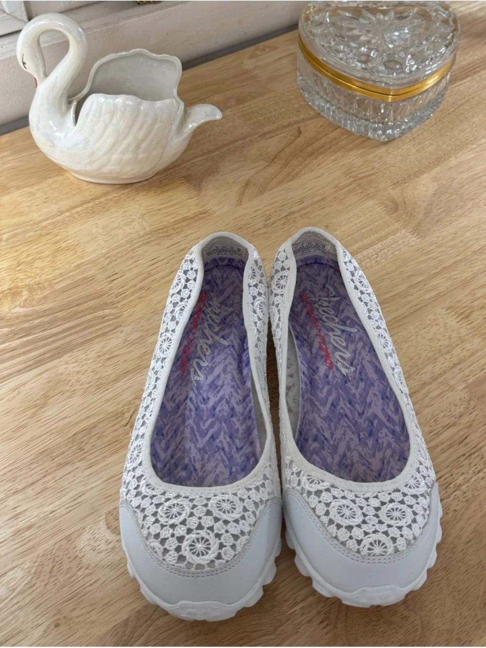 Whimsical Fairy Skechers White Leather Crochet Slip-On Comfort Flats Size 7